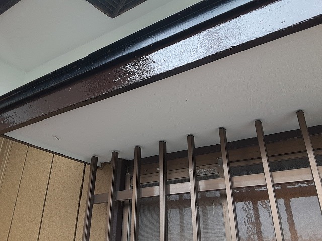 破風板と軒天の塗装工事アップ